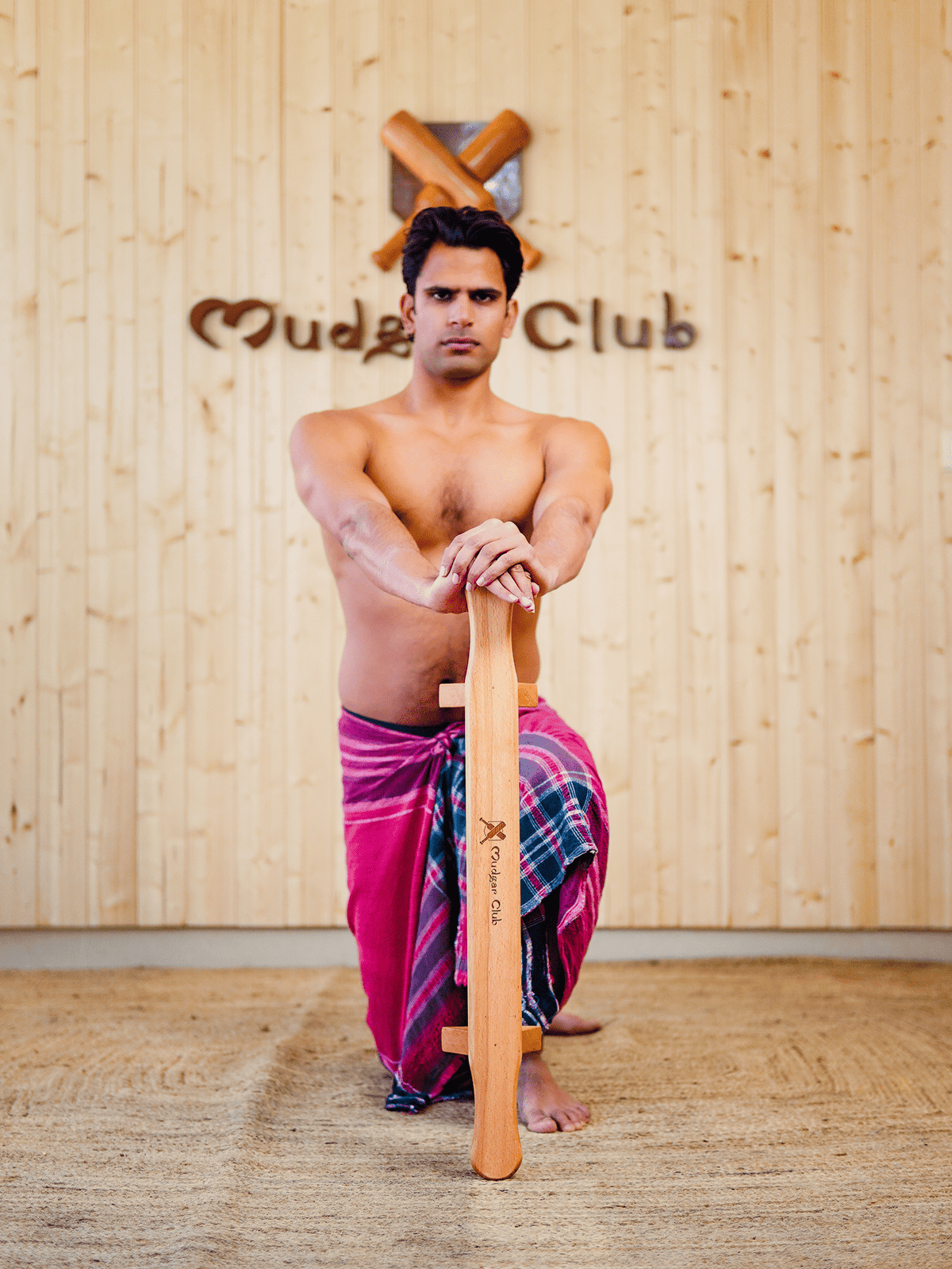 Anjit showing the full size of the Shena push-up board